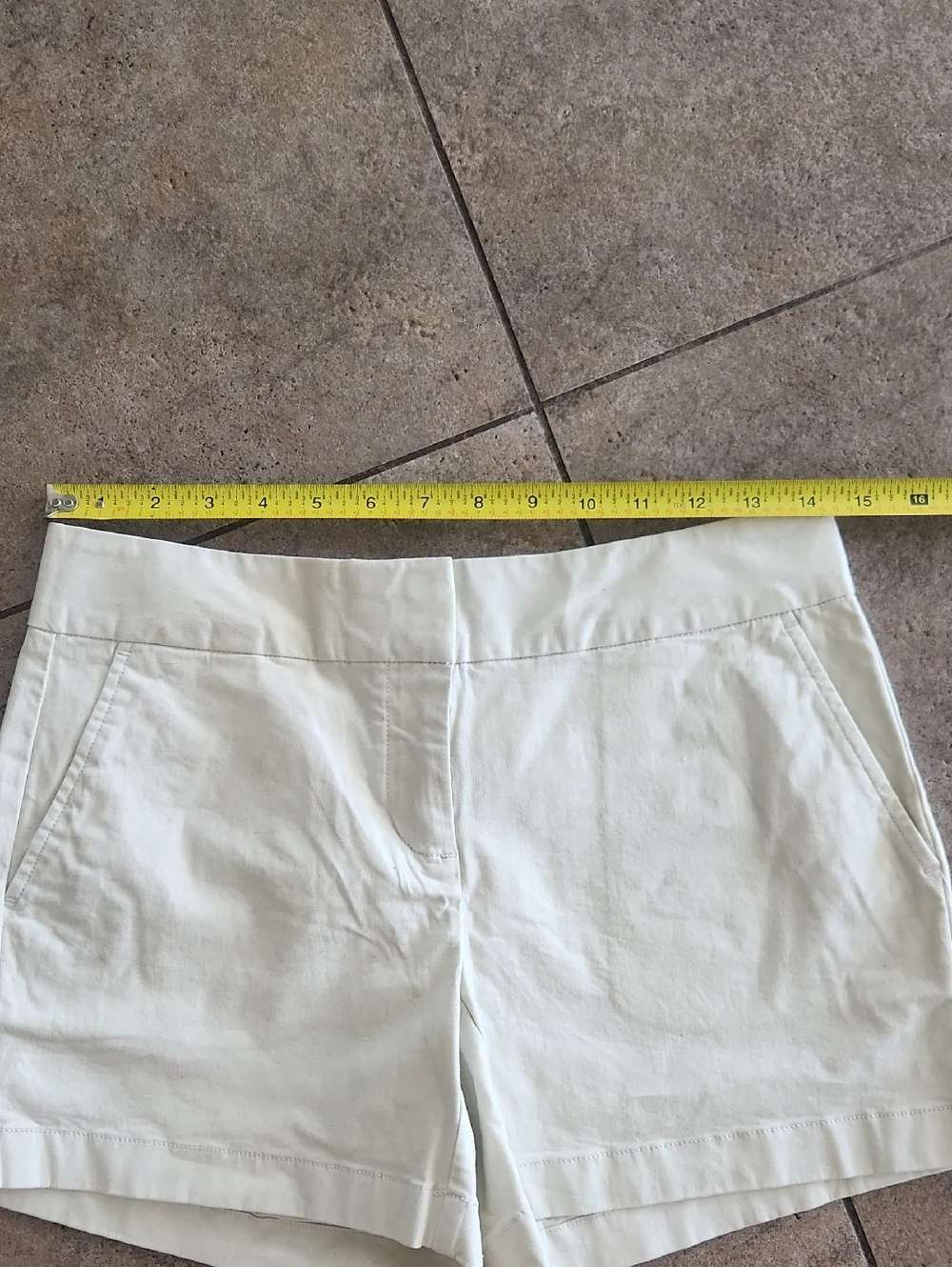 Vineyard Vines Cream Women's Chino Shorts - Picture 4 of 10